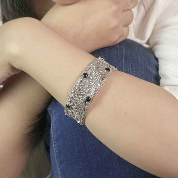 PADI KAPAS Large Open Cuff with Black Onyx Round Stone (005 CSKS)