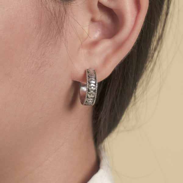 PADI KAPAS Small Hoop Kapas Earring (010ESKS-A)