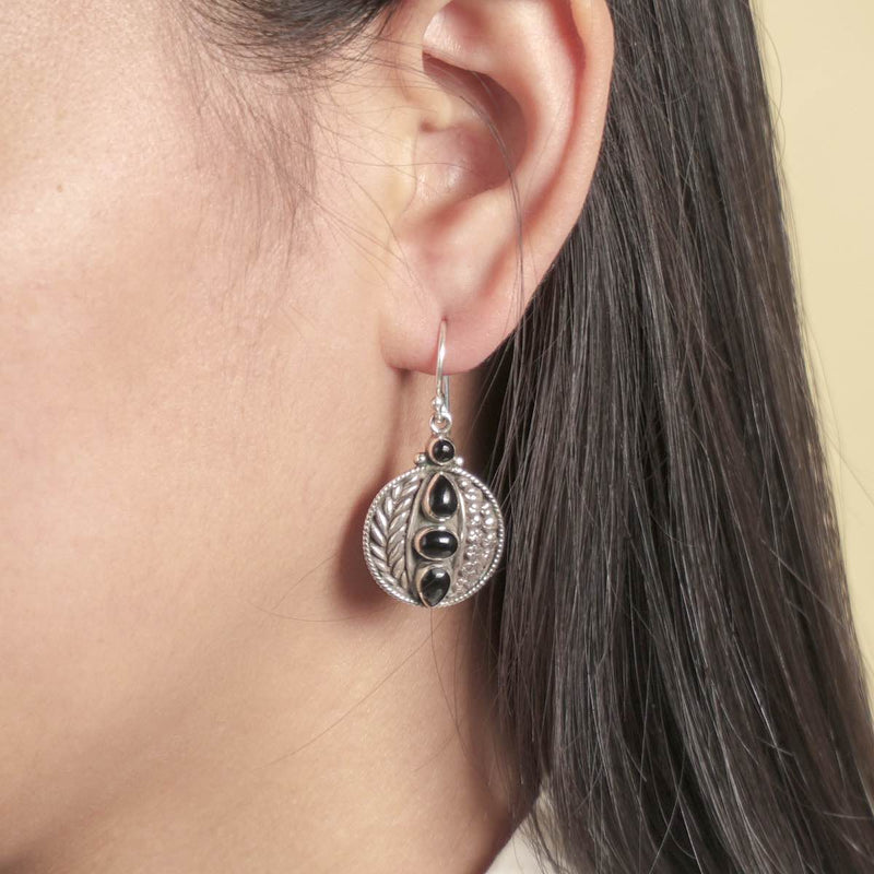 PADI KAPAS Single Round Earring with Black Onyx Multistones (01ESKS-BO)