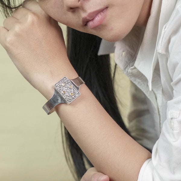 PADI KAPAS CLASSIC SMOOTH Open Cuff with Citrine Round Stone (022 CSKS)