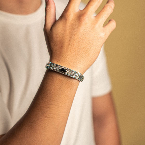 PADI KAPAS DELAPAN Chain Small Bracelet with Black Onyx Rectangle Stone (031 BSKS-S)
