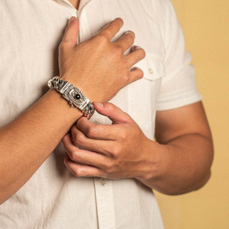 PADI KAPAS CURB Chain Large Bracelet with Black Onyx Round Stone (049 BSKS-L)